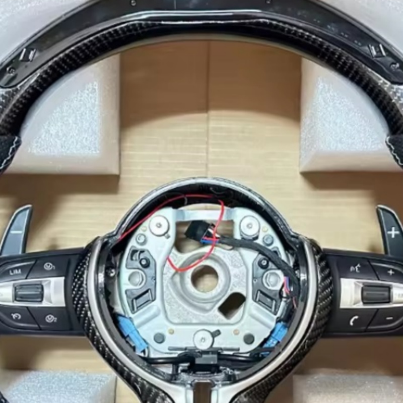 LED付きカーボンファイバーレザー製ステアリングホイール B - Car Accessories For Steering Wheel のレビューと価格